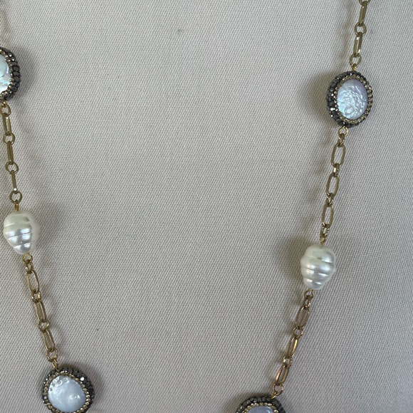 White Coin and Baroque Pearl Necklace 30 inches NEW NO TAGS - Picture 7 of 9